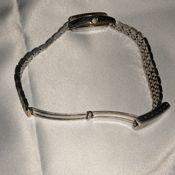 Vintage Lorus Disney Mikey Mouse watch - Picture 2 of 15